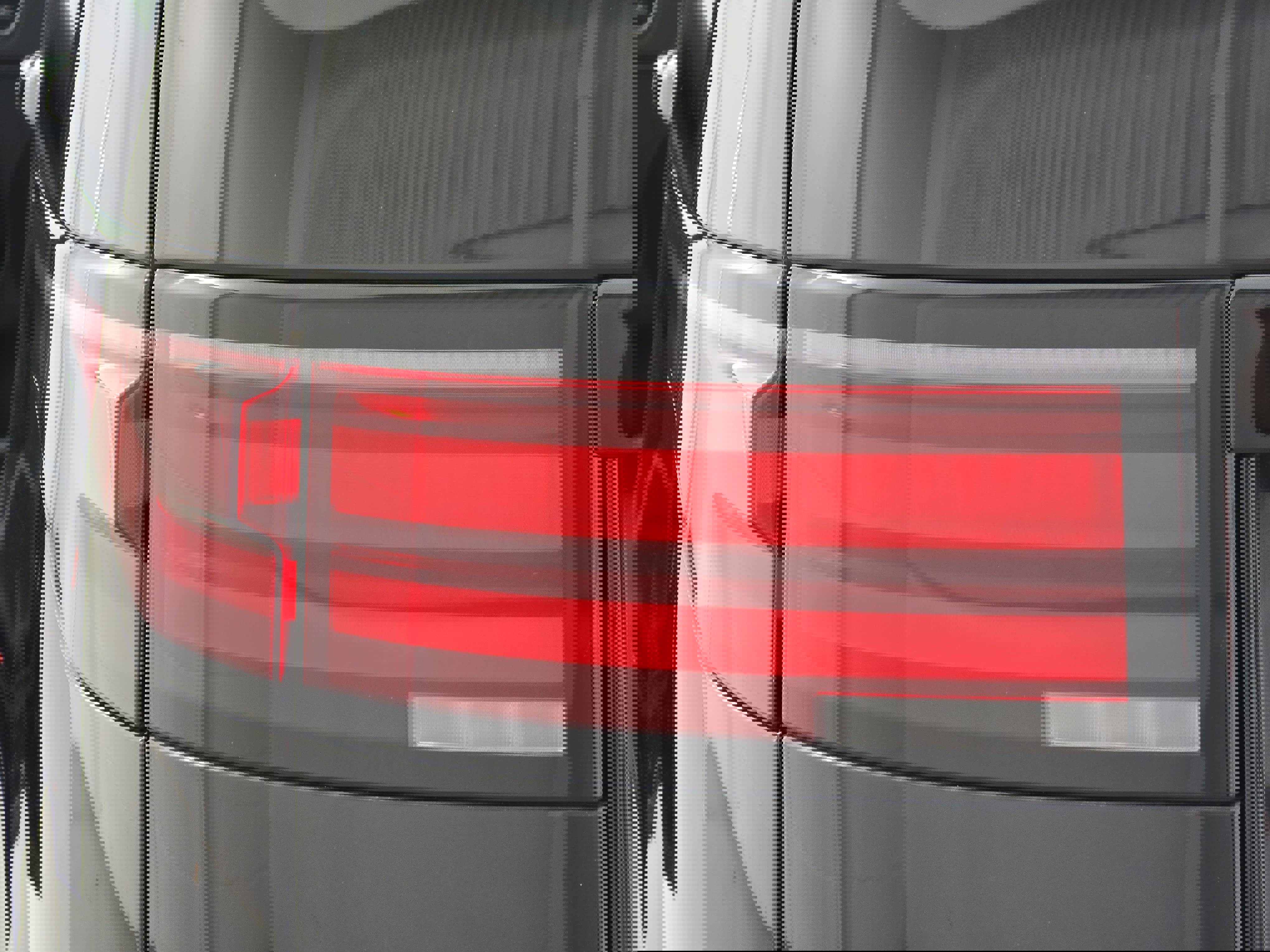 Certified 2025 Land Rover Discovery S image 36