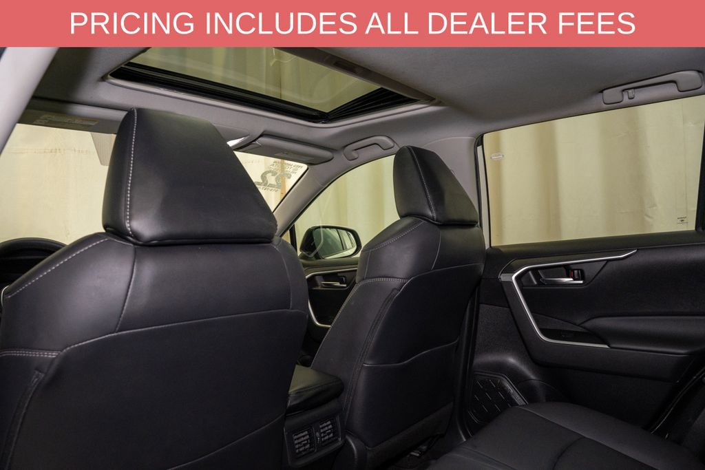 Used 2022 Toyota RAV4 XLE Premium AWD/4WD image 10