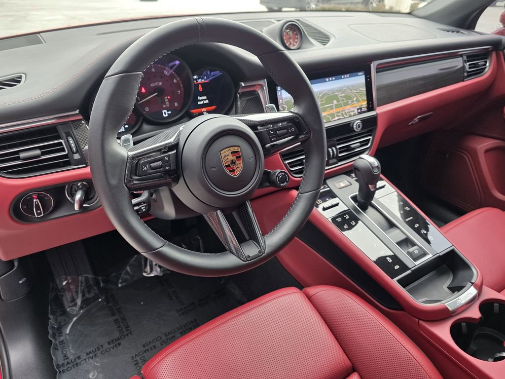 Certified 2025 Porsche Macan GTS image 4