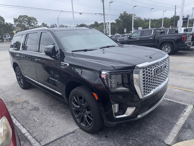Used 2023 GMC Yukon XL Denali image 5