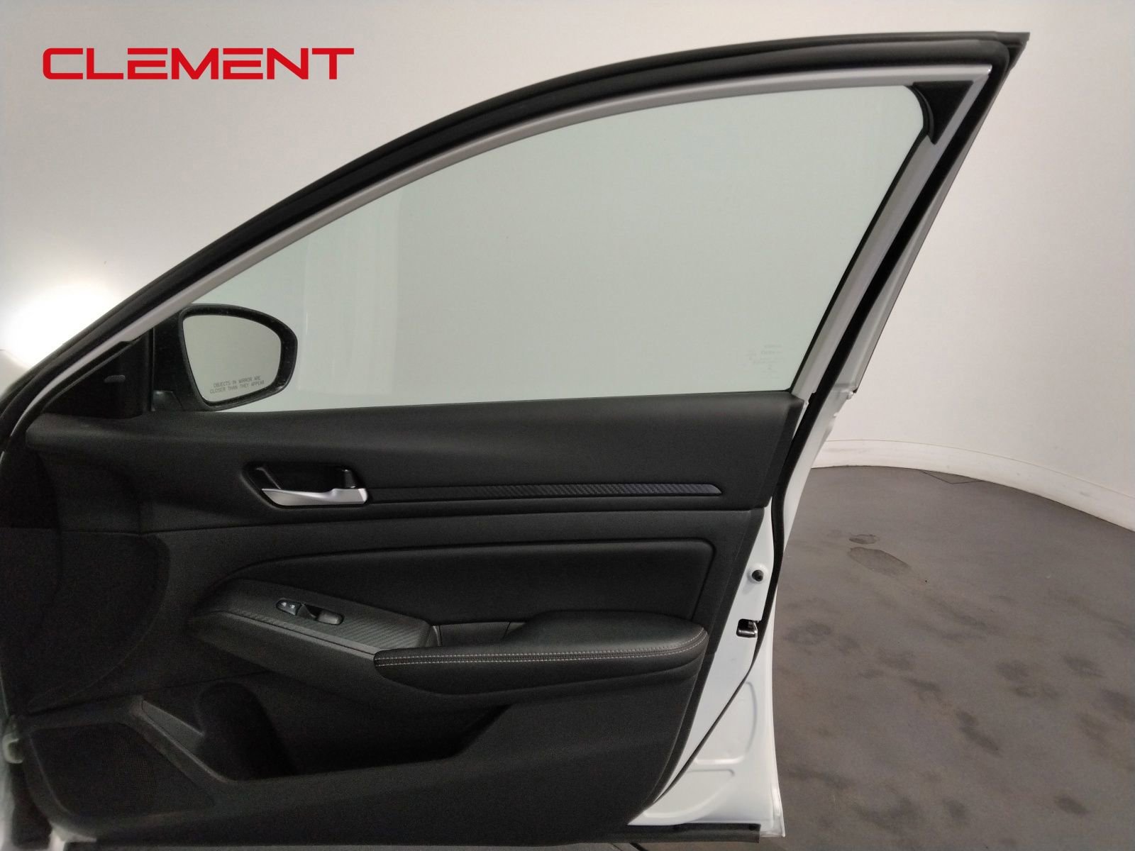 Used 2025 Nissan Altima 2.5 SV FWD image 37