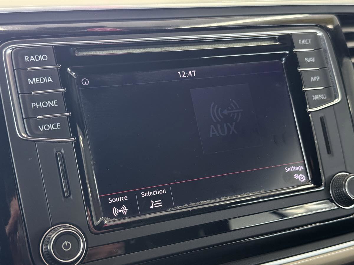 Used 2019 Volkswagen Beetle S image 46