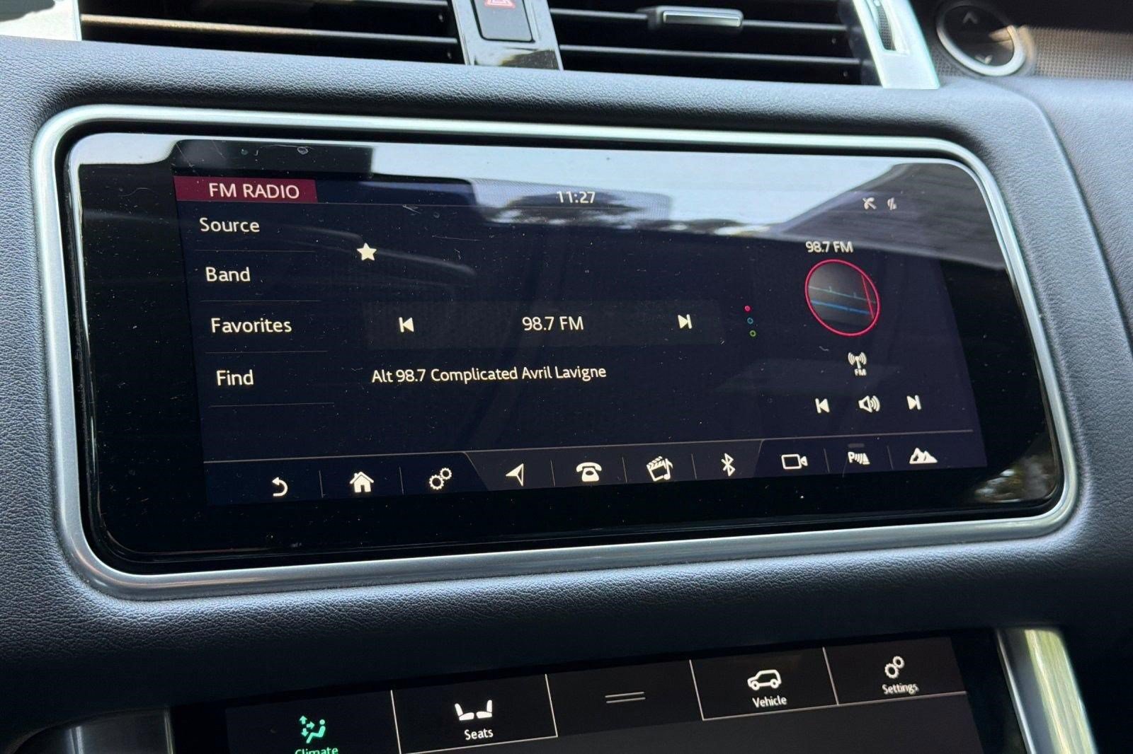 Used 2019 Land Rover Range Rover Sport SE AWD/4WD image 25