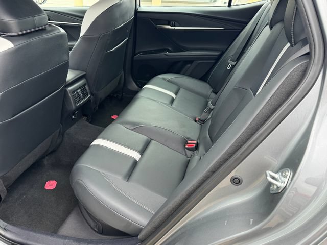 Used 2025 Toyota Camry SE FWD image 14