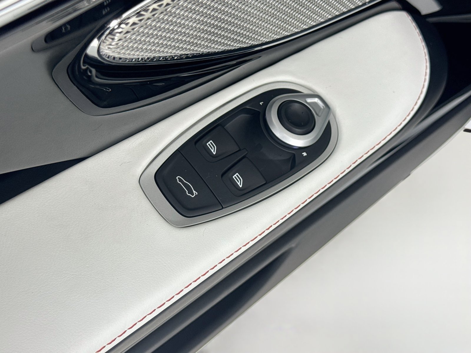 Used 2026 Aston Martin DB12 Convertible RWD image 17