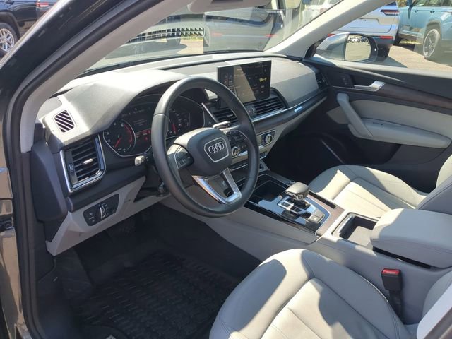 Used 2022 Audi Q5 2.0T Premium w/ Convenience Package AWD/4WD image 10