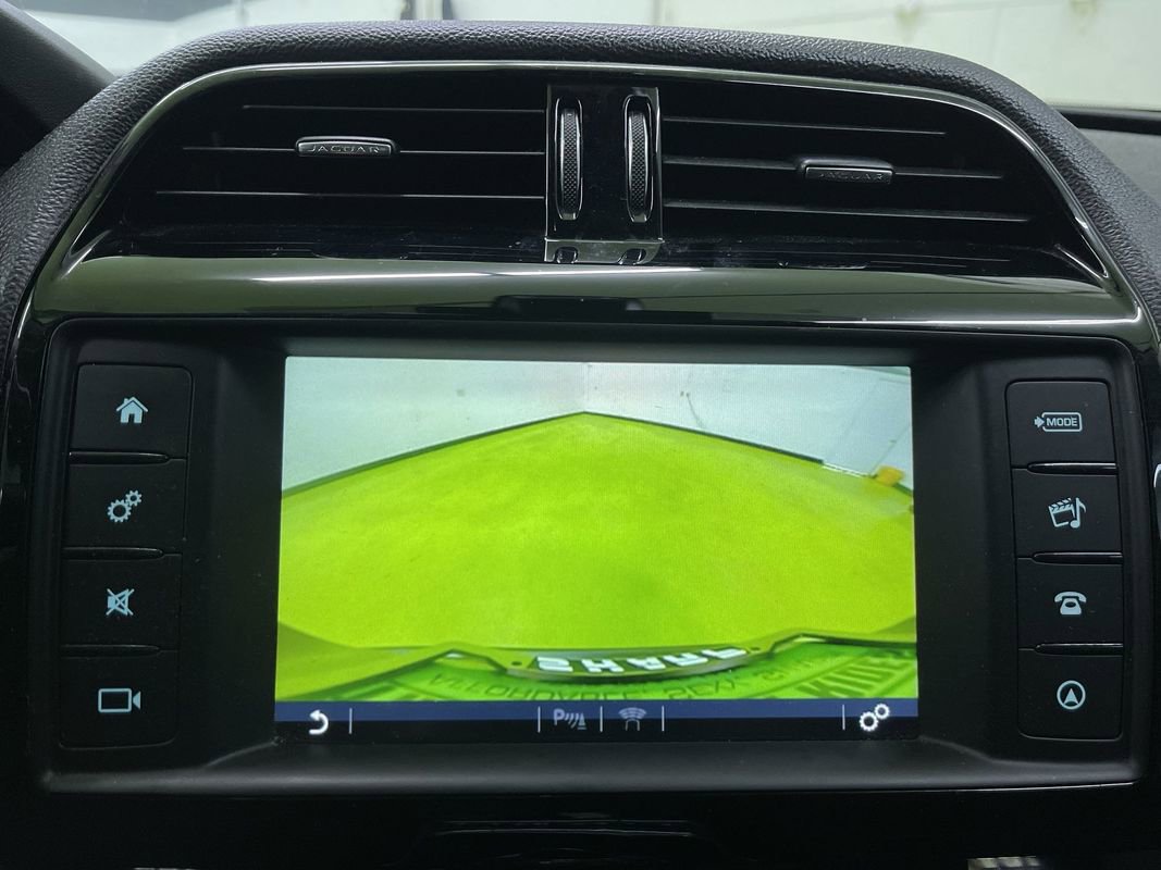 Used 2017 Jaguar F-PACE Premium image 17