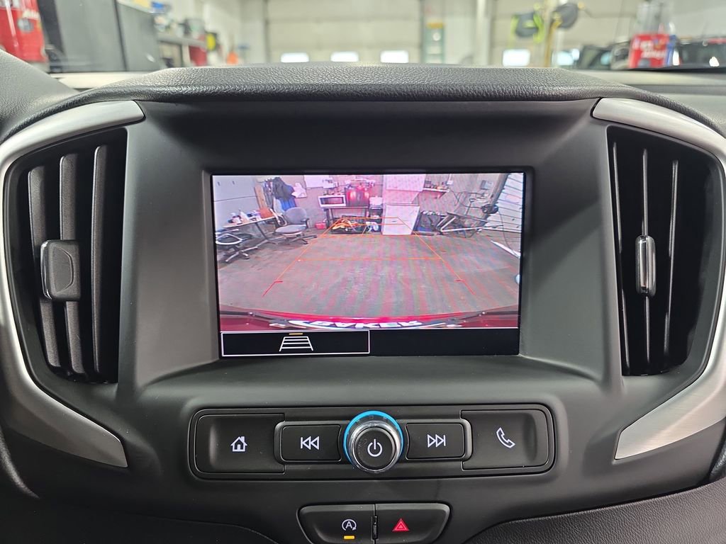 Used 2024 GMC Terrain SLE w/ Driver Convenience Package image 23