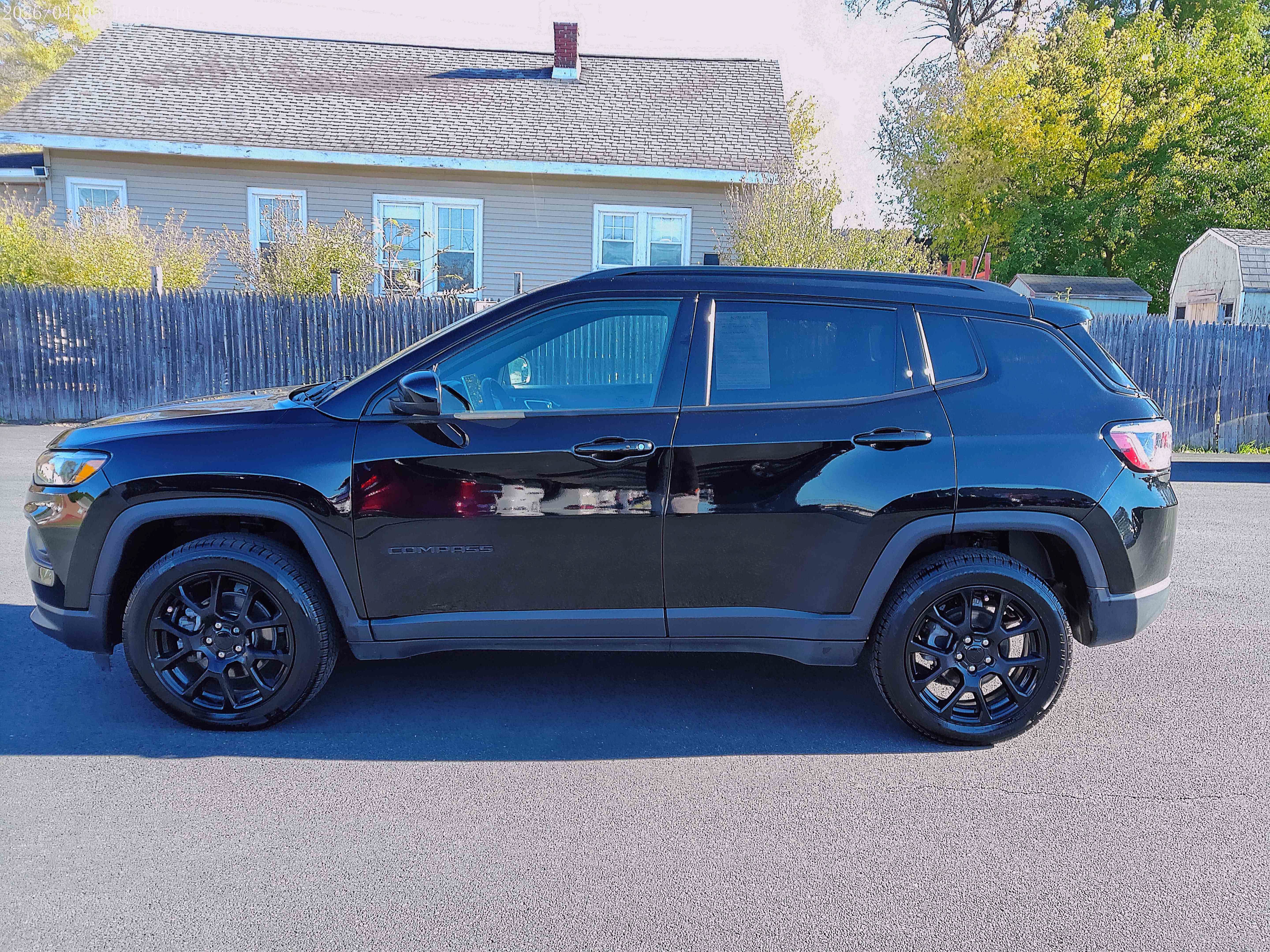 Used 2022 Jeep Compass Latitude w/ Convenience Group AWD/4WD image 2