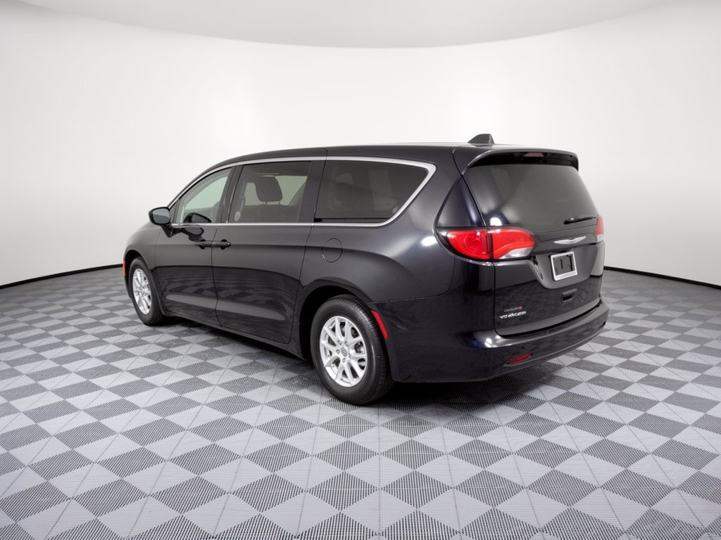Used 2023 Chrysler Voyager LX FWD image 3