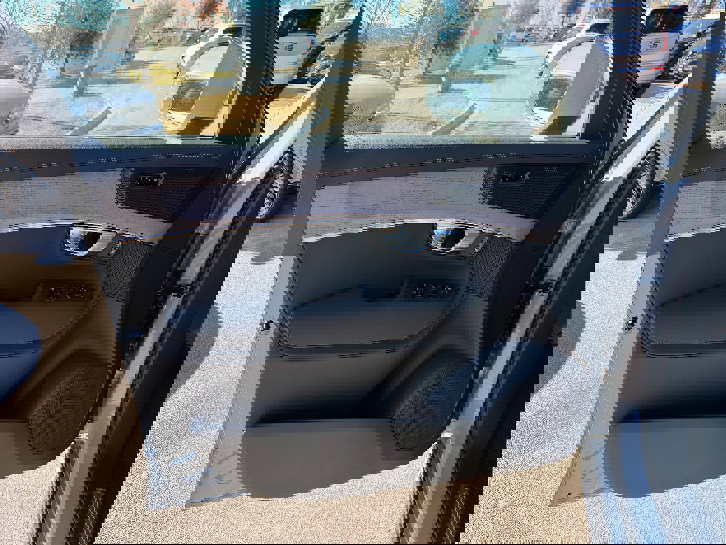 New 2026 Volvo XC90 B6 Plus w/ Protection Package Premier image 18