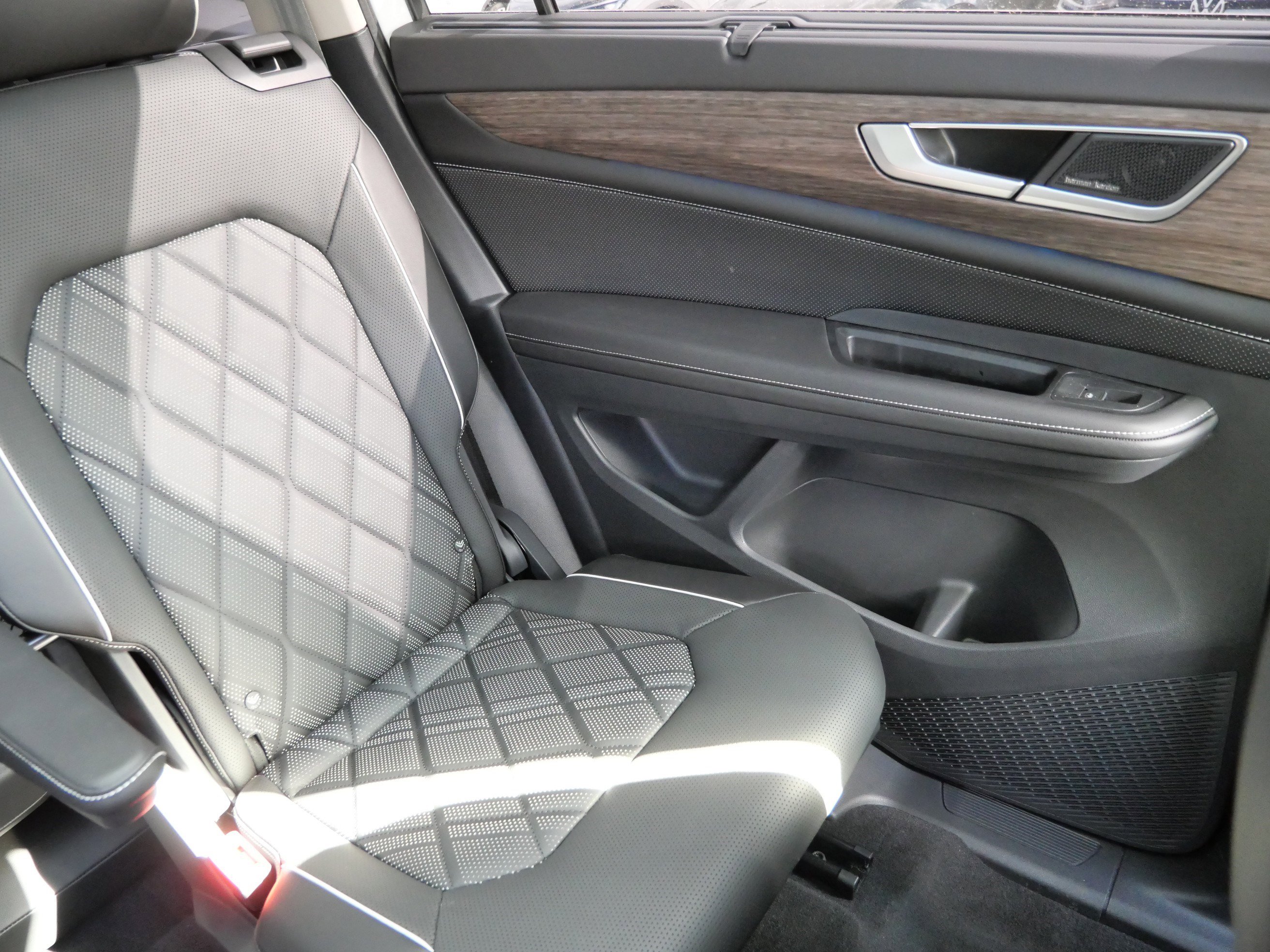 Certified 2024 Volkswagen Atlas SEL Premium R-Line image 14