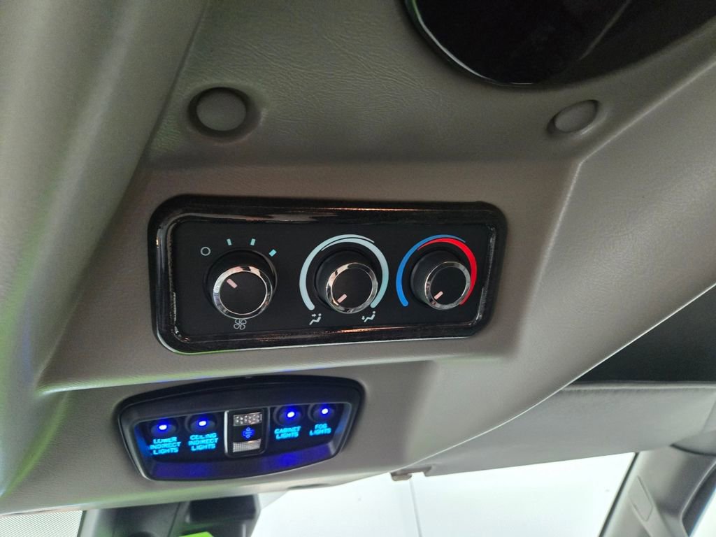 New 2024 GMC Savana 2500 image 25