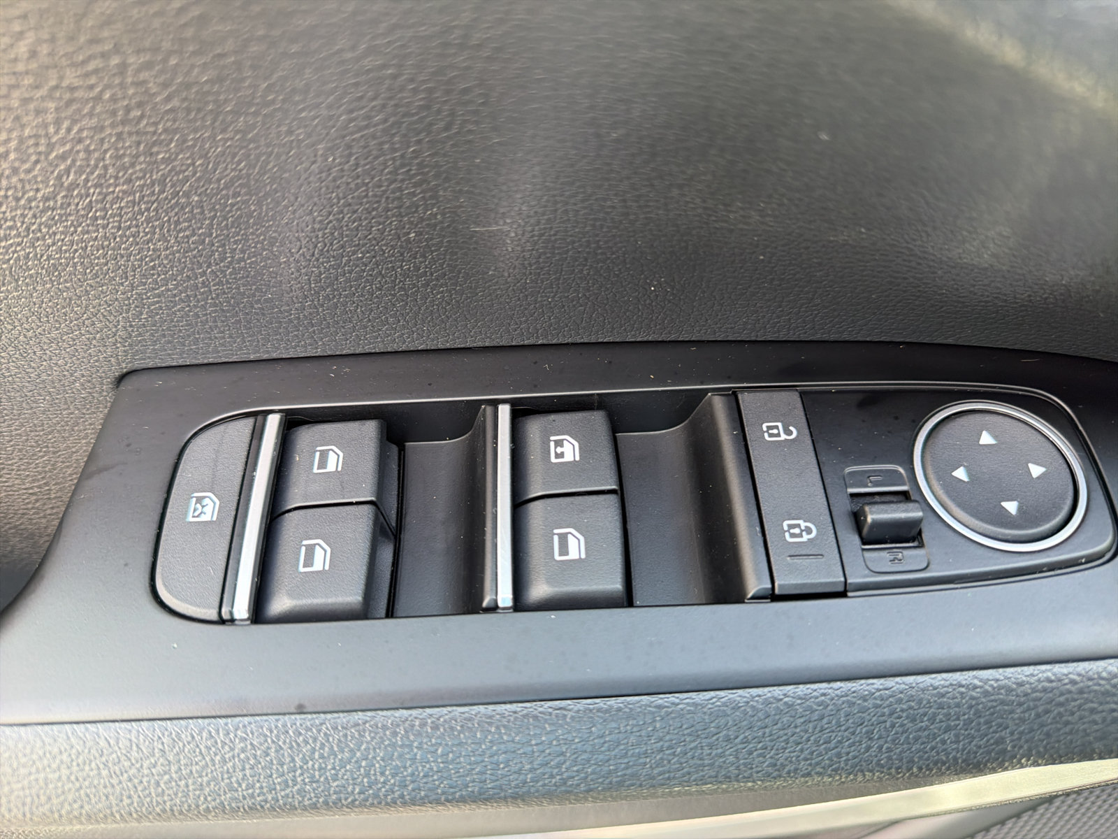 Used 2025 Kia Soul LX w/ LX Technology Package FWD image 24