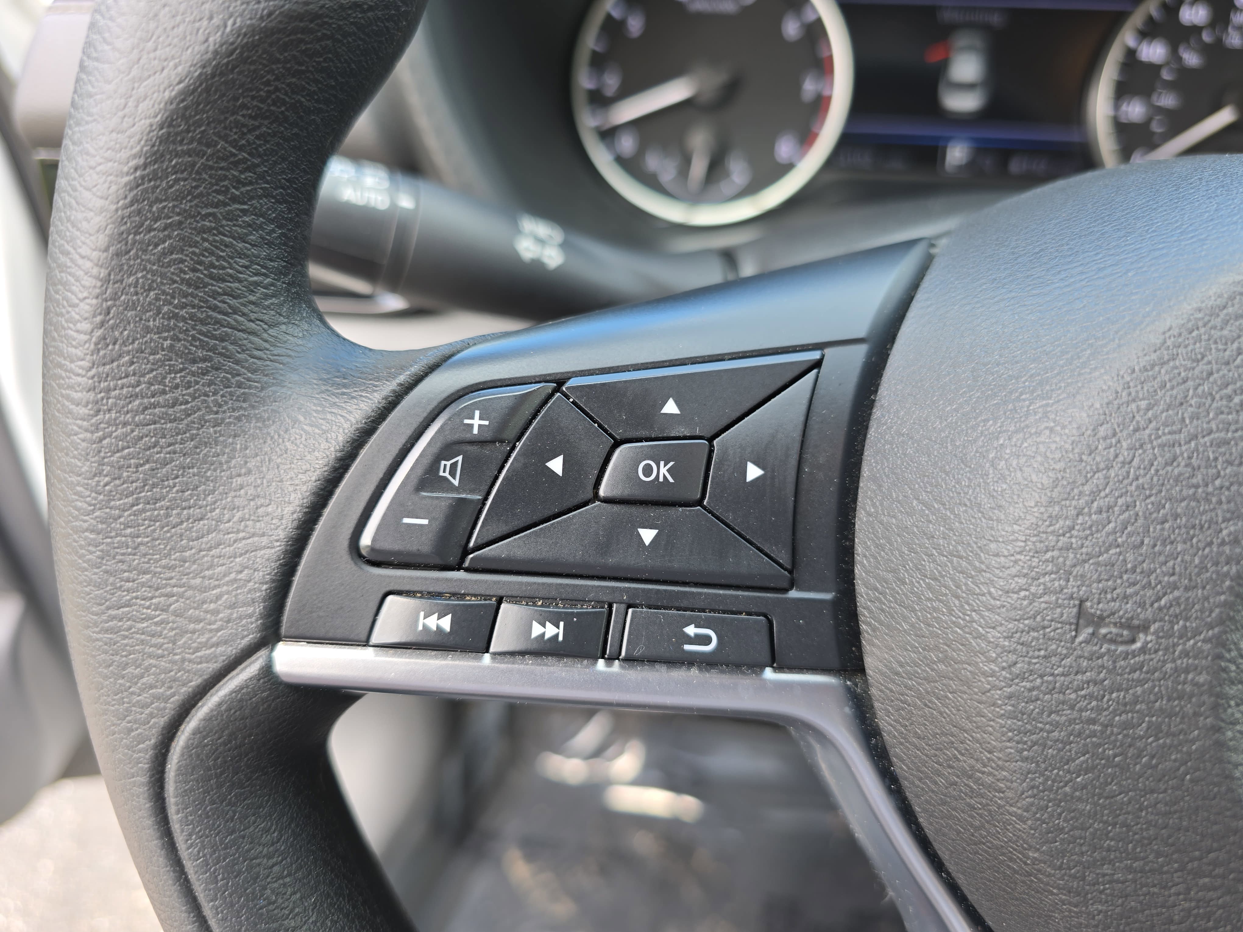Used 2024 Nissan Sentra SV FWD image 18