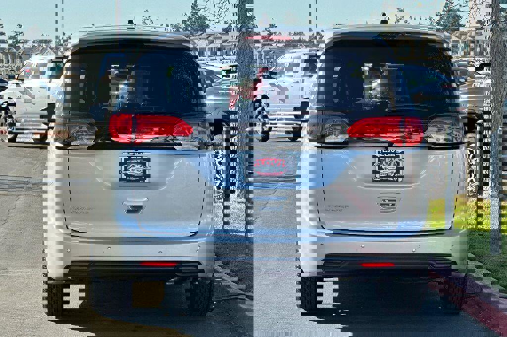 New 2026 Chrysler Voyager LX image 5