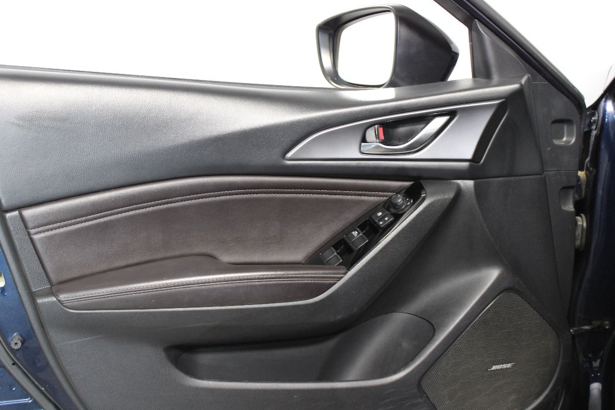 Used 2018 MAZDA MAZDA3 Grand Touring w/ Premium Equipment Package FWD image 46