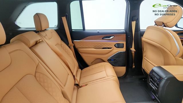 Used 2023 Jeep Grand Cherokee Summit AWD/4WD image 35