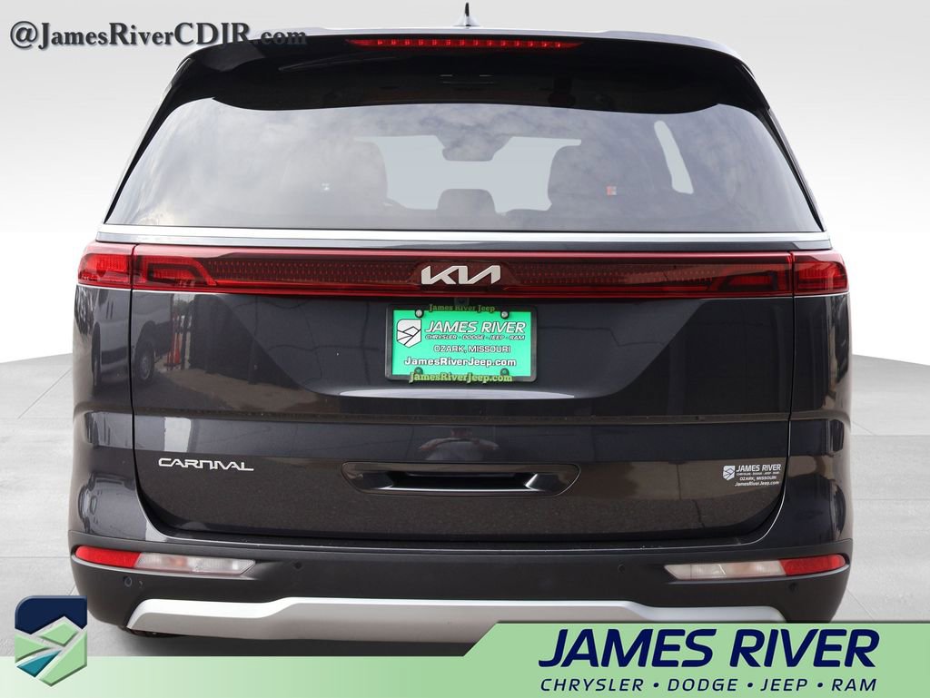Used 2023 Kia Carnival LX image 4