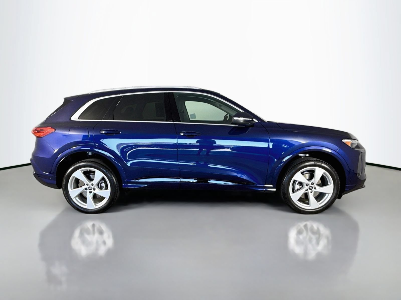Certified 2025 Audi Q5 Premium Plus w/ Premium Plus AWD/4WD image 8