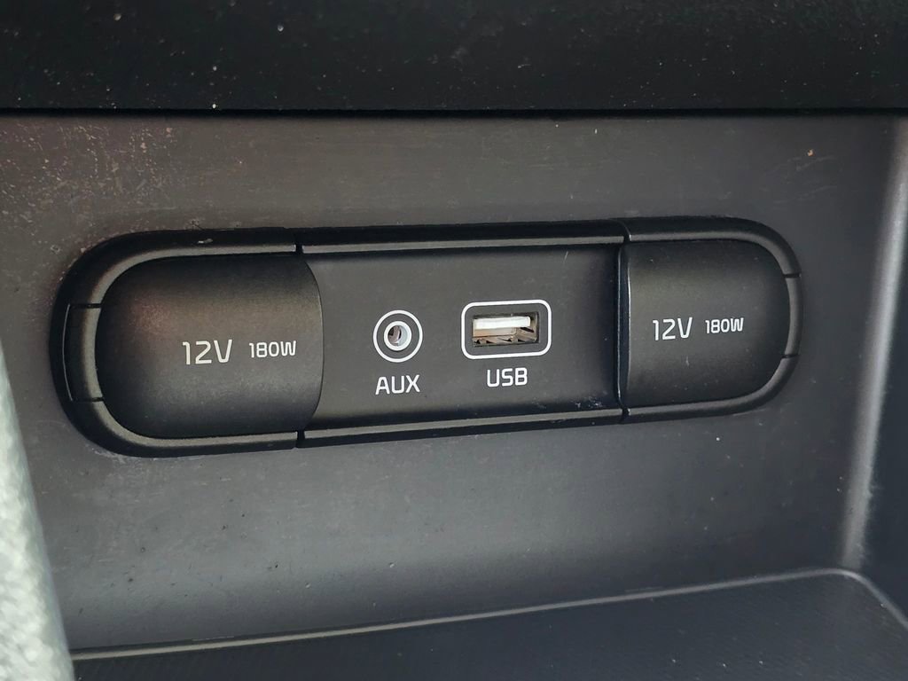 Used 2017 Kia Niro LX image 39