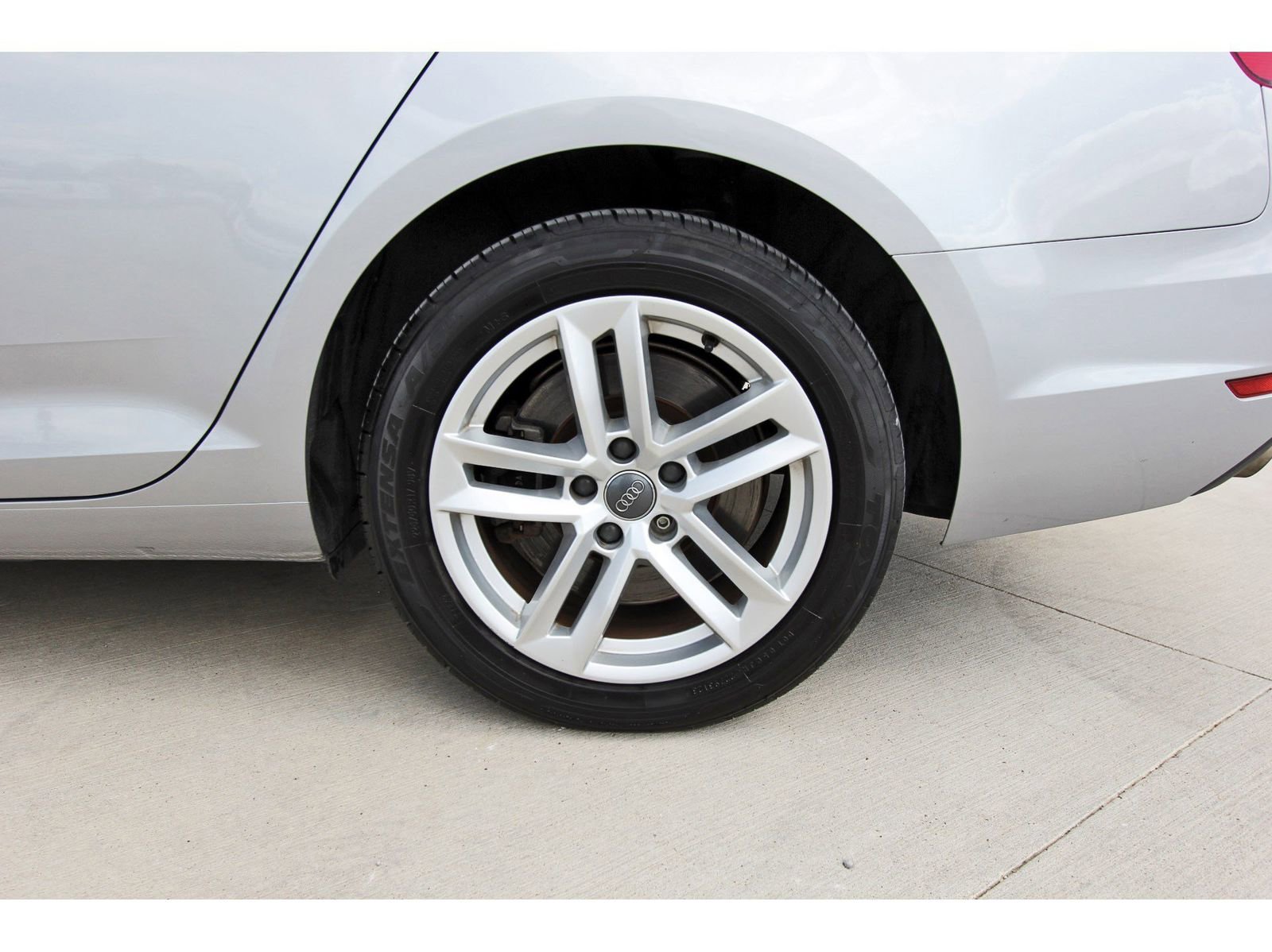 Used 2017 Audi A4 2.0T Premium image 31