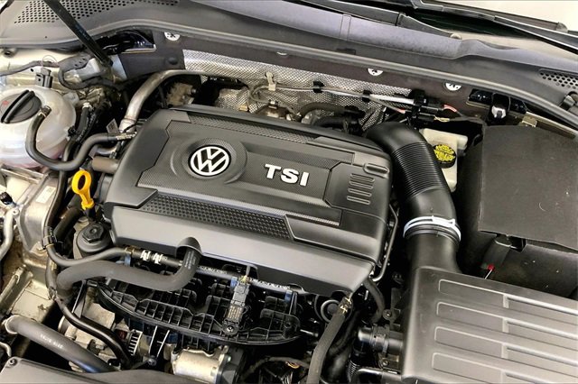 Used 2017 Volkswagen Golf 4-Door image 31