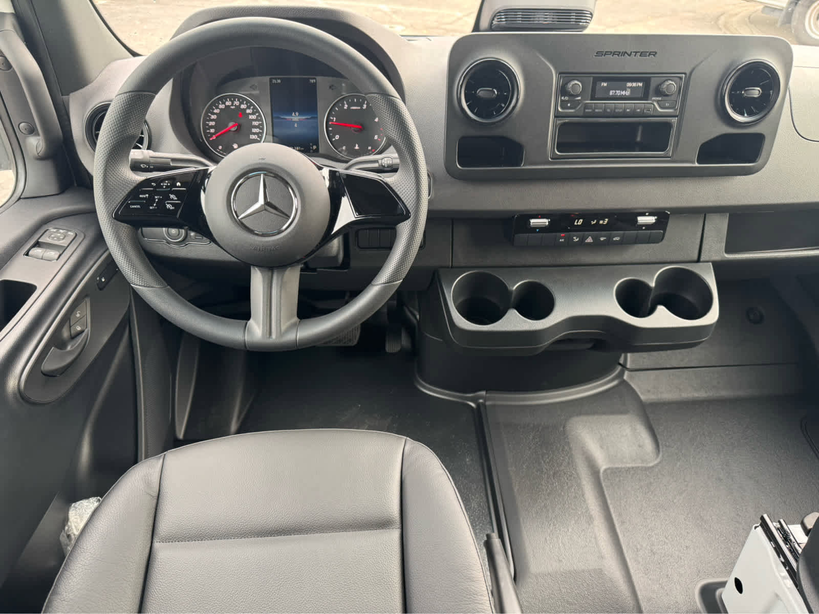 Used 2025 Mercedes-Benz Sprinter 2500 image 11