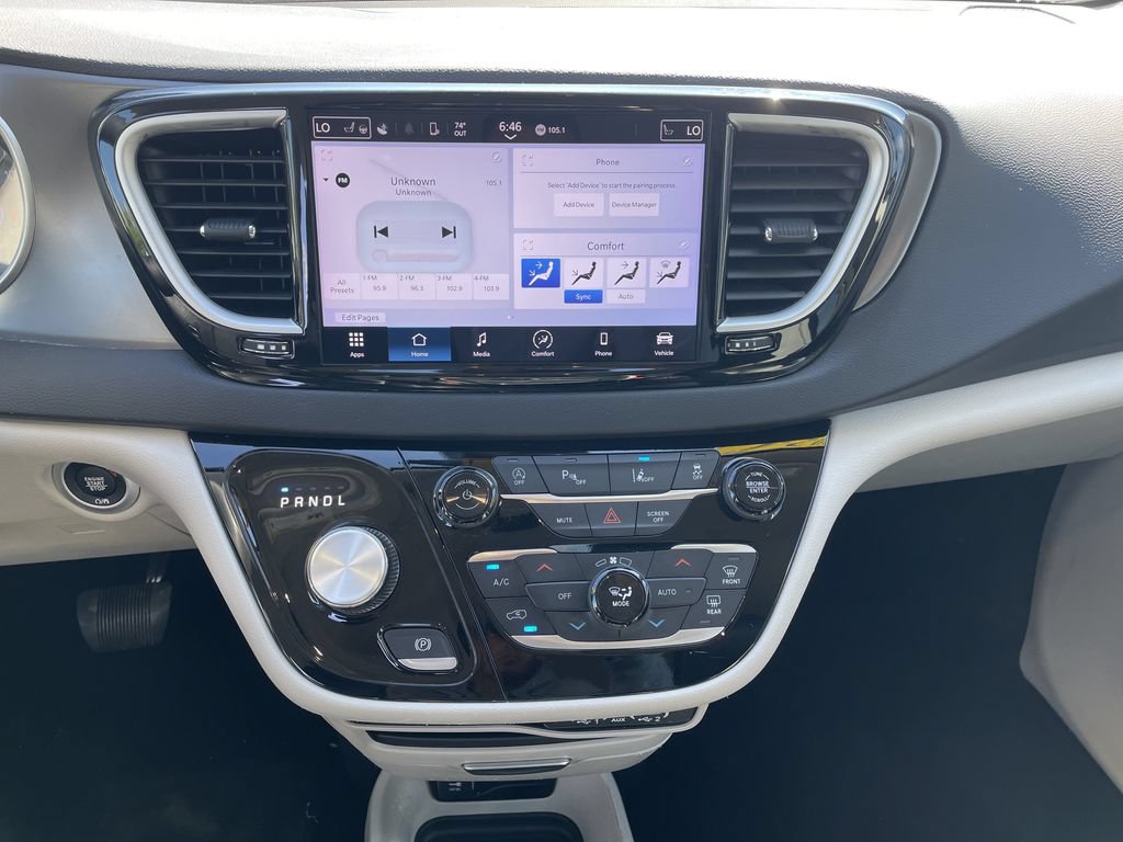 Used 2024 Chrysler Pacifica Touring-L FWD image 18