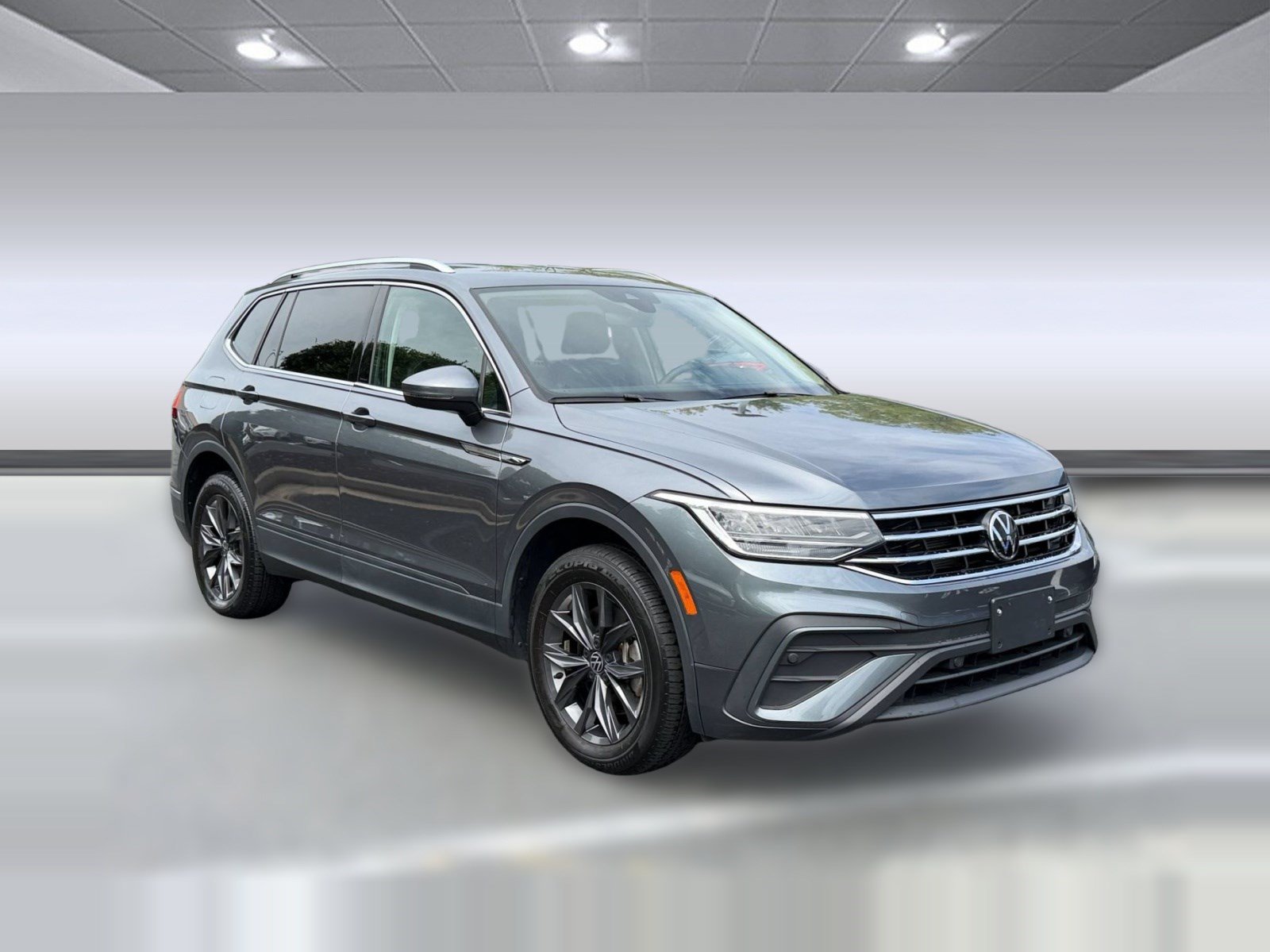Used 2023 Volkswagen Tiguan SE FWD image 7