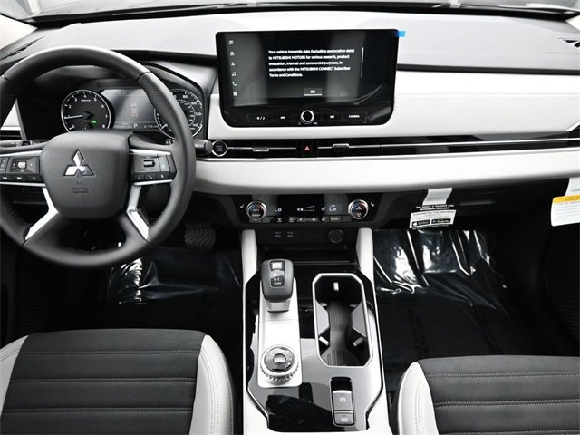 New 2025 Mitsubishi Outlander SE image 17
