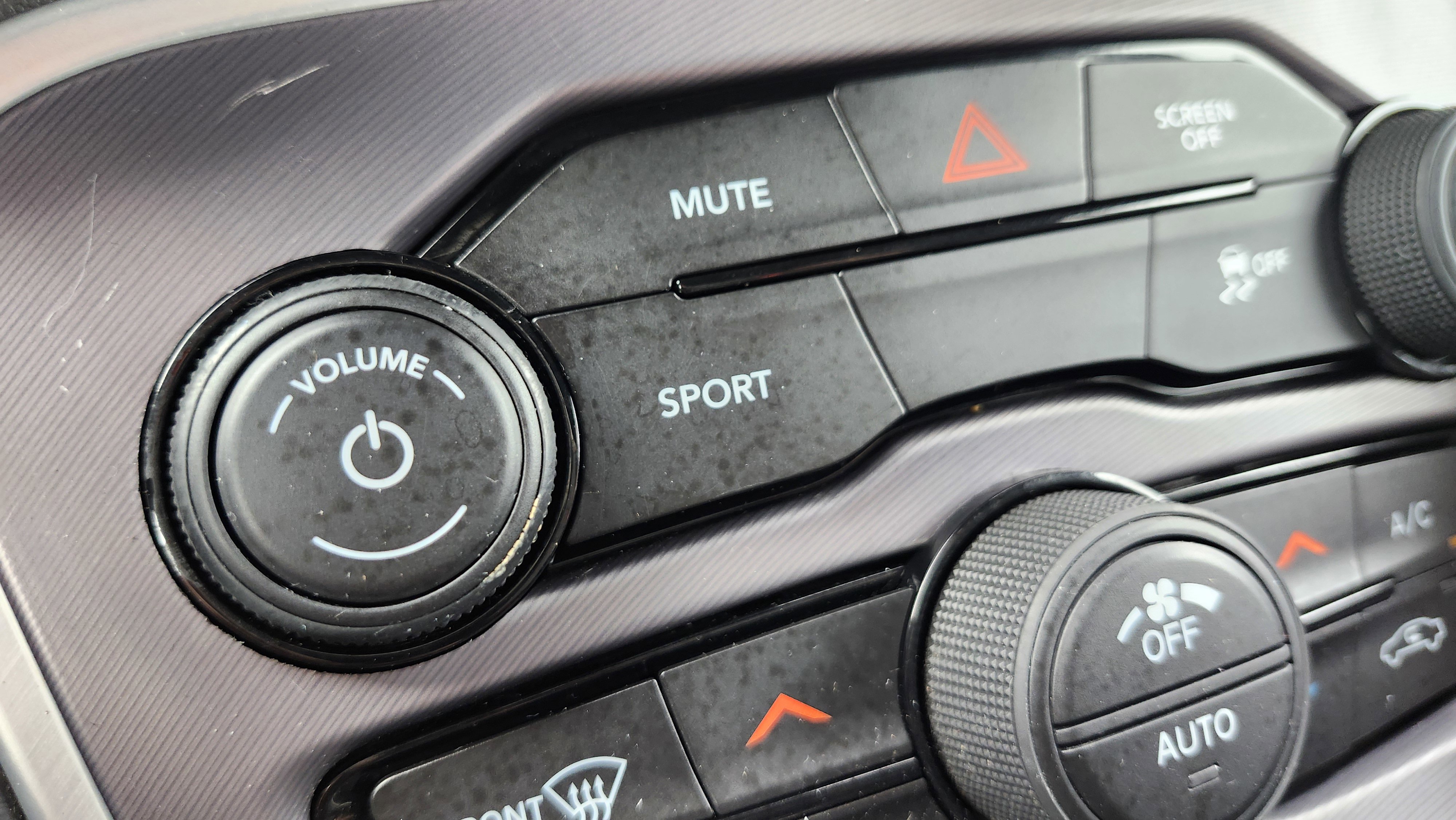 Used 2020 Dodge Challenger SXT image 8