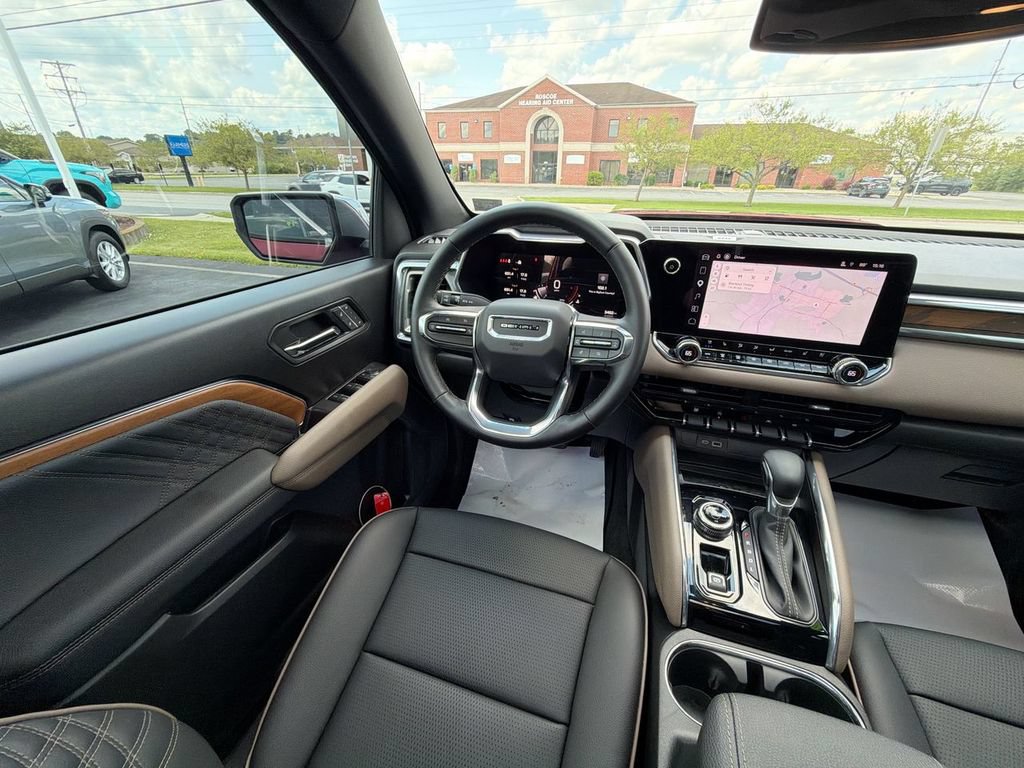 Used 2025 GMC Canyon Denali AWD/4WD image 15