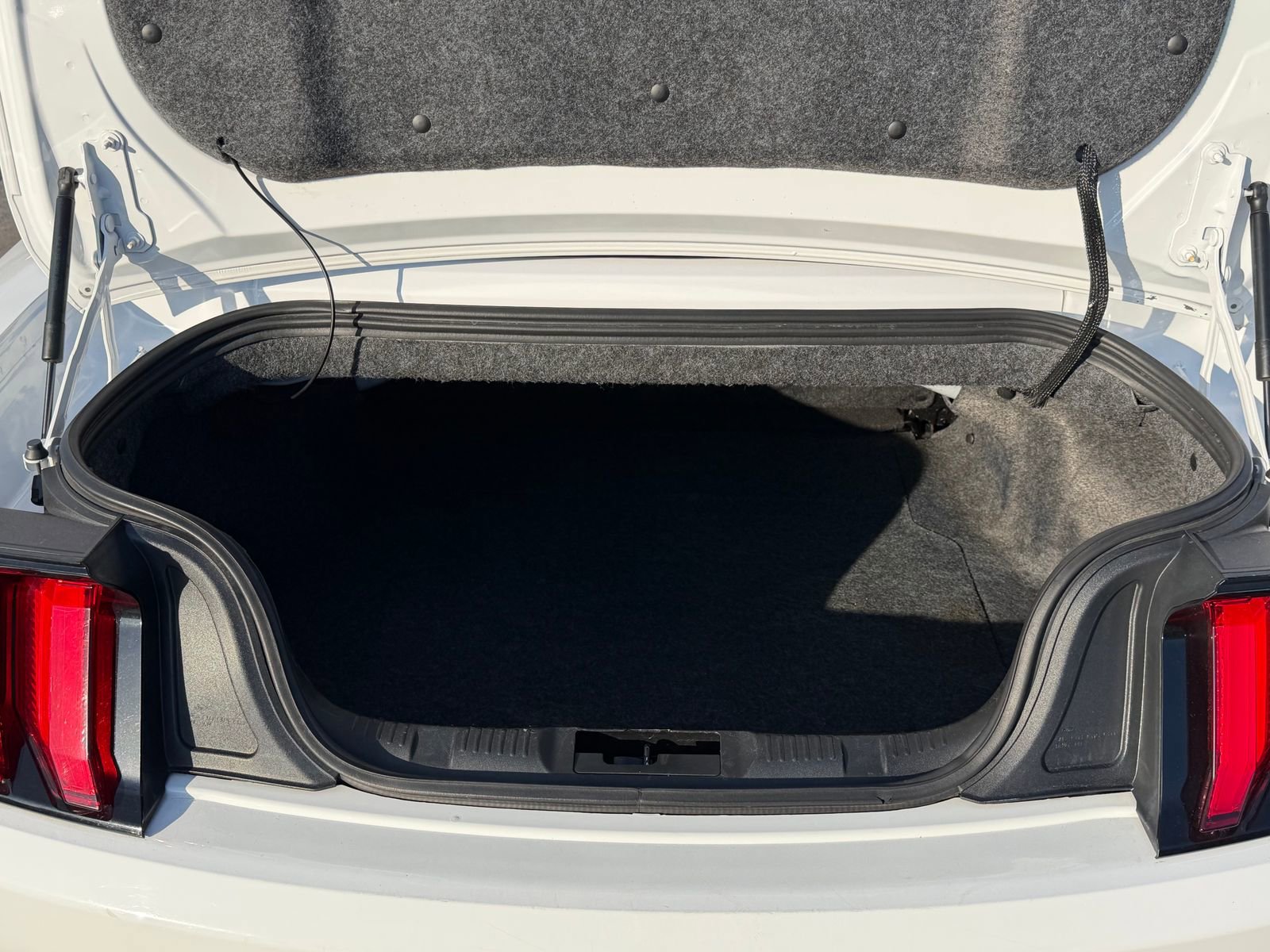 Used 2020 Ford Mustang Premium image 10