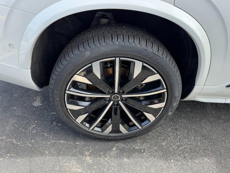 New 2026 Volvo XC90 B5 Plus w/ Protection Package image 4