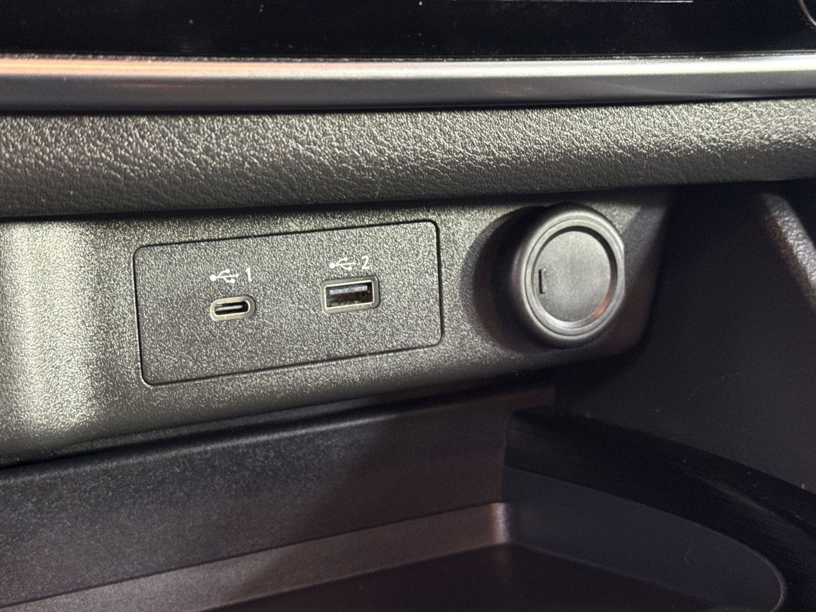 Used 2023 Nissan Rogue S image 35