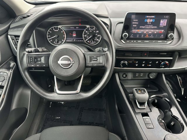 Used 2024 Nissan Rogue S AWD/4WD image 2