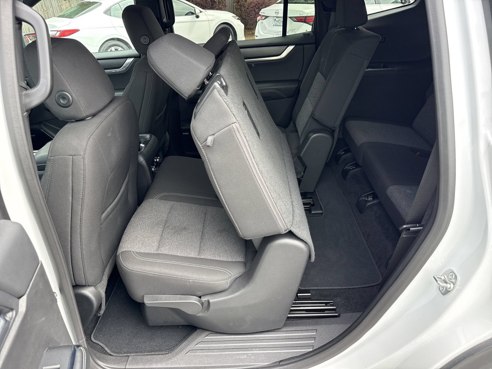 Used 2025 GMC Acadia Elevation FWD image 11
