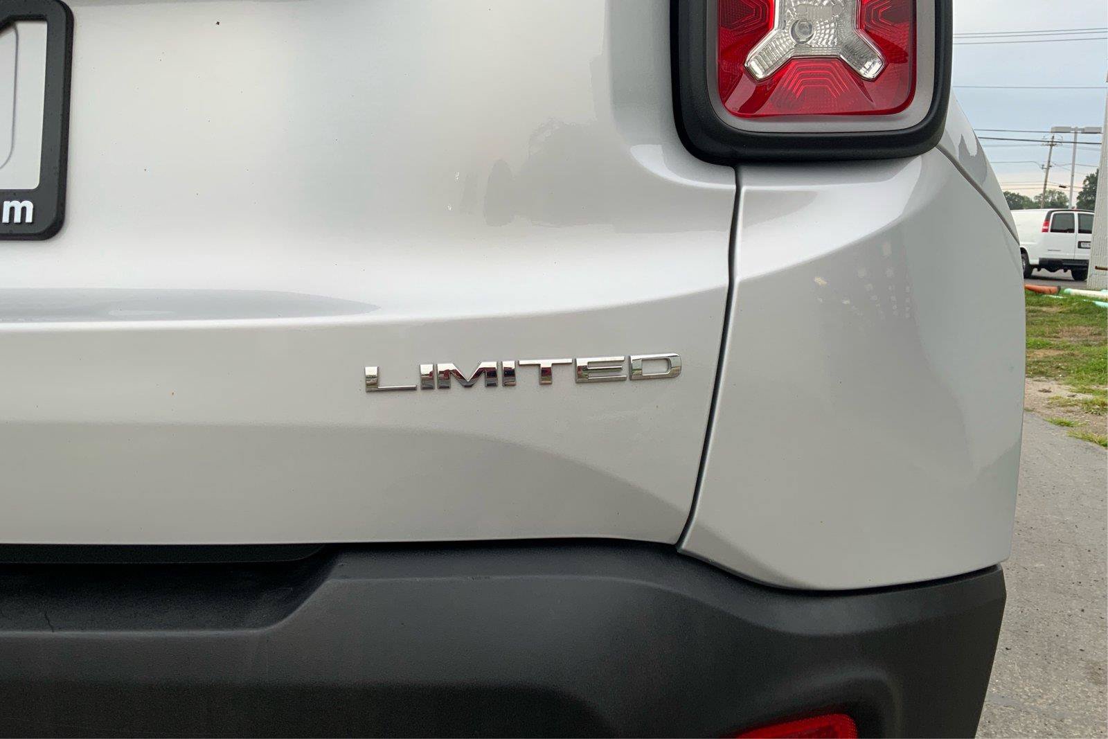 Used 2020 Jeep Renegade Limited AWD/4WD image 24