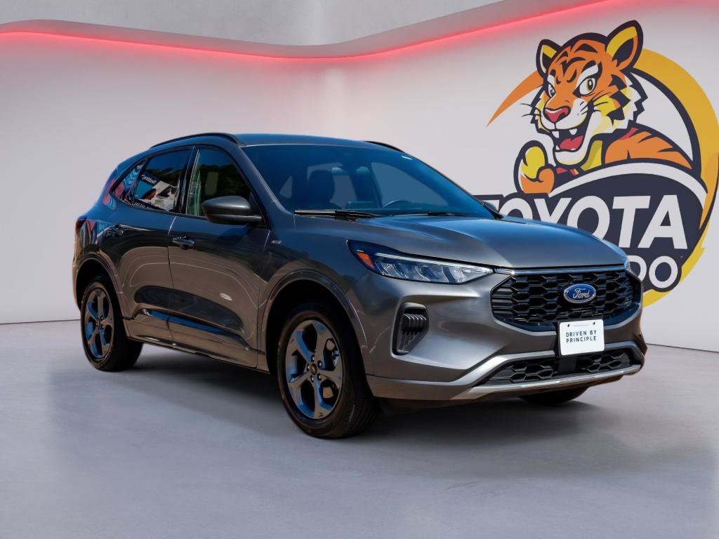 Used 2024 Ford Escape ST-Line image 3