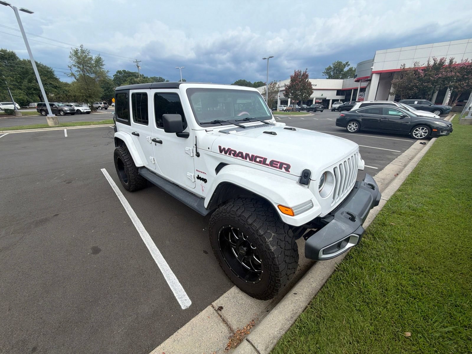 Used 2022 Jeep Wrangler Unlimited Sahara w/ Cold Weather Group AWD/4WD image 13