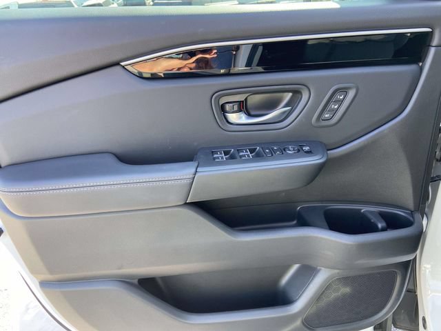 Used 2025 Honda Pilot Touring image 17