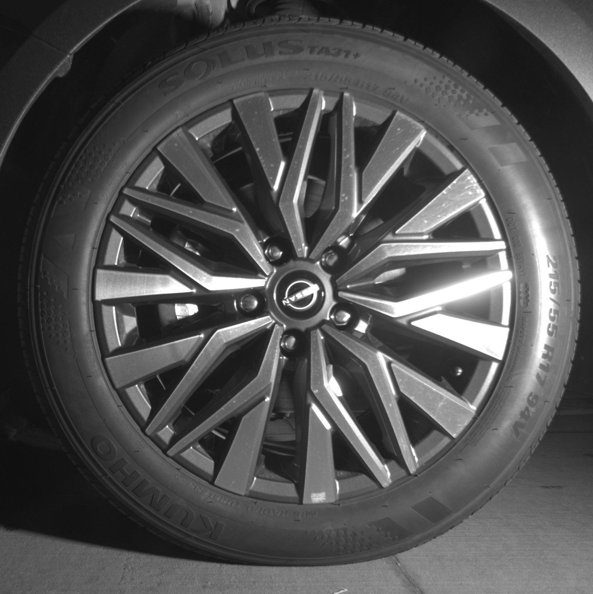 Used 2025 Nissan Altima 2.5 SV FWD image 12