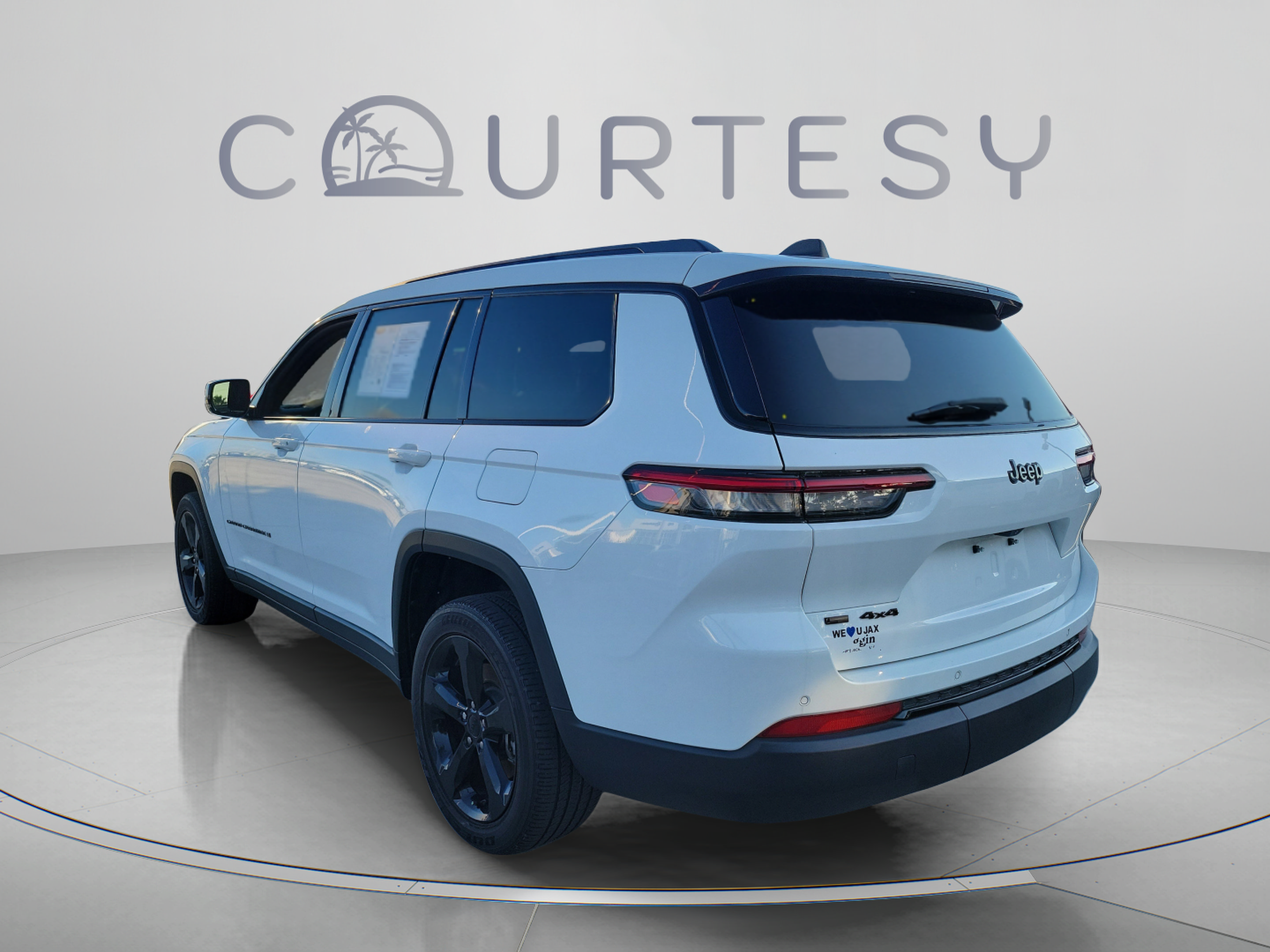 Certified 2023 Jeep Grand Cherokee L Laredo AWD/4WD image 2