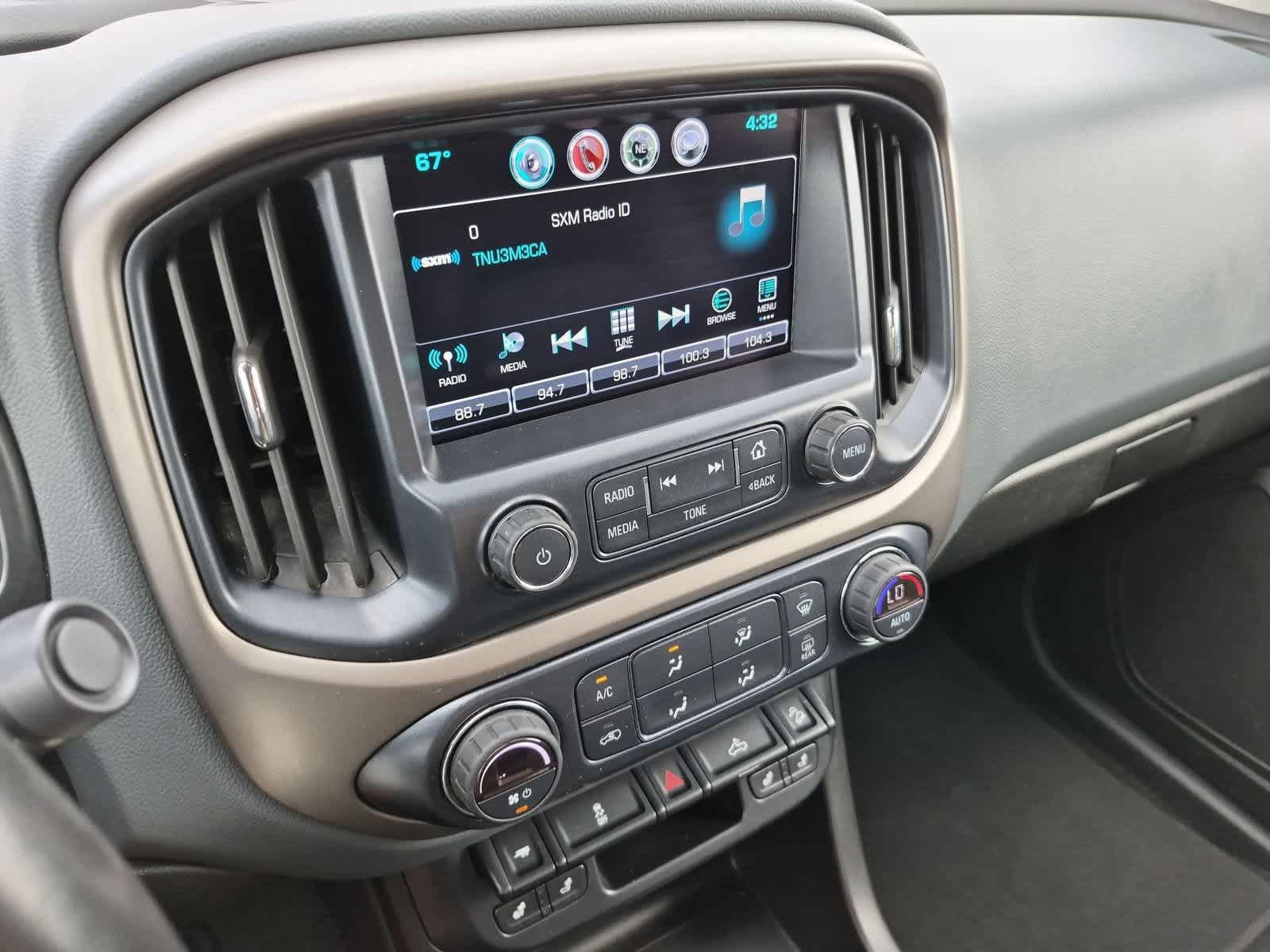 Used 2017 Chevrolet Colorado Z71 AWD/4WD image 27