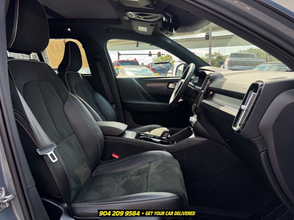 Used 2022 Volvo XC40 T5 R-Design w/ Climate Package AWD/4WD image 36