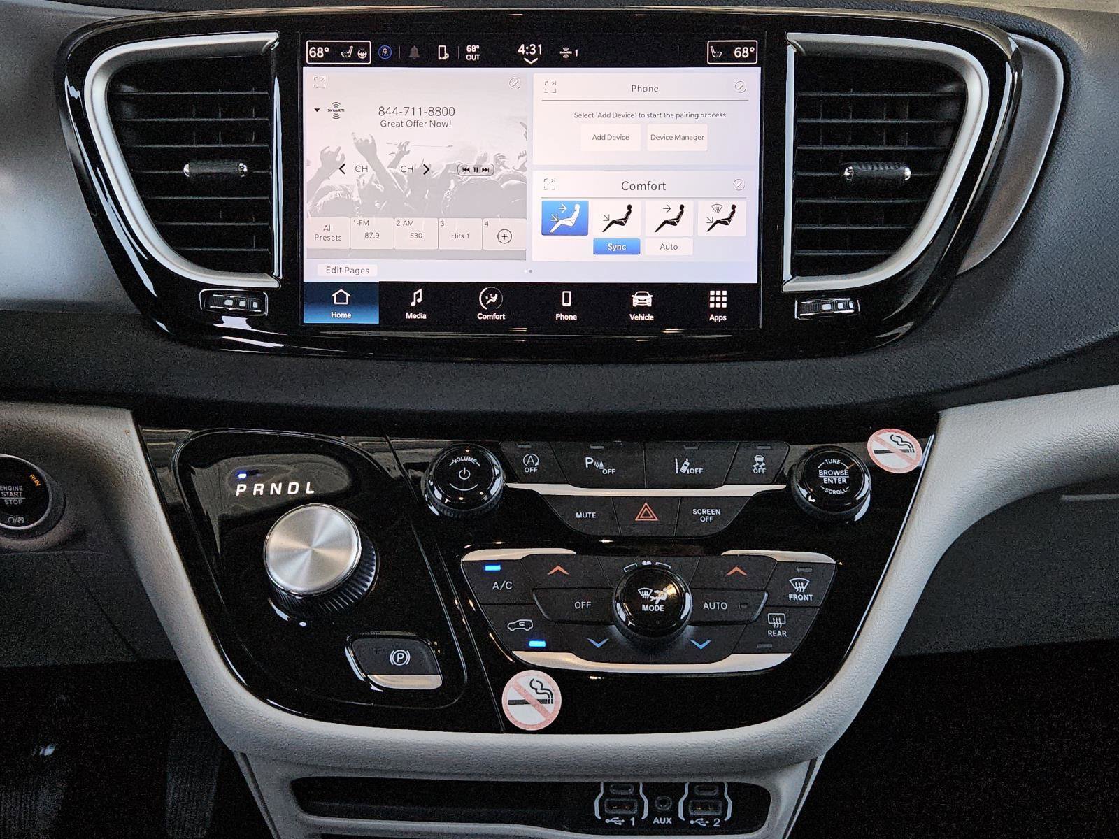 Used 2023 Chrysler Pacifica Touring-L image 11