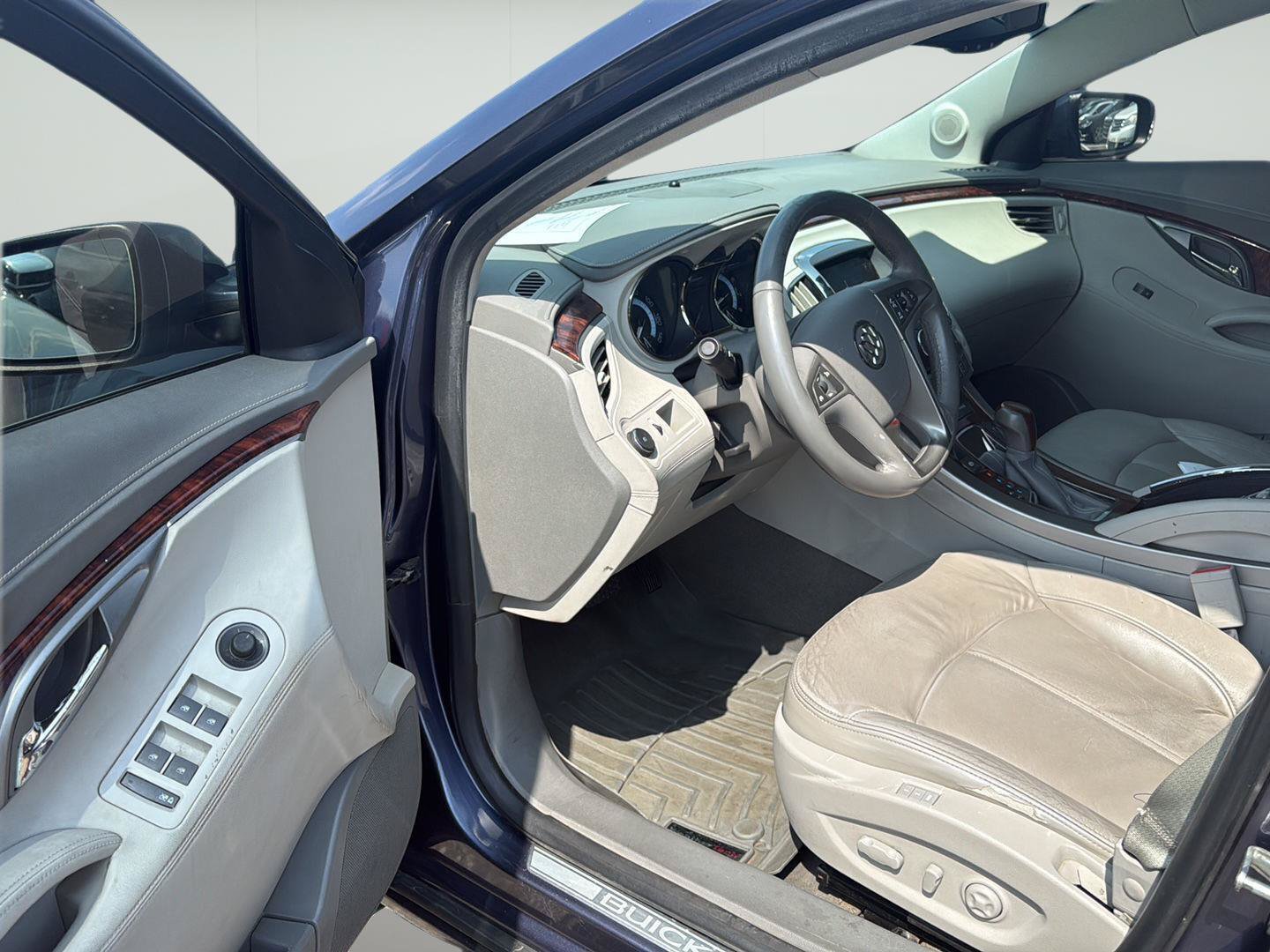 Used 2013 Buick LaCrosse Leather FWD image 7
