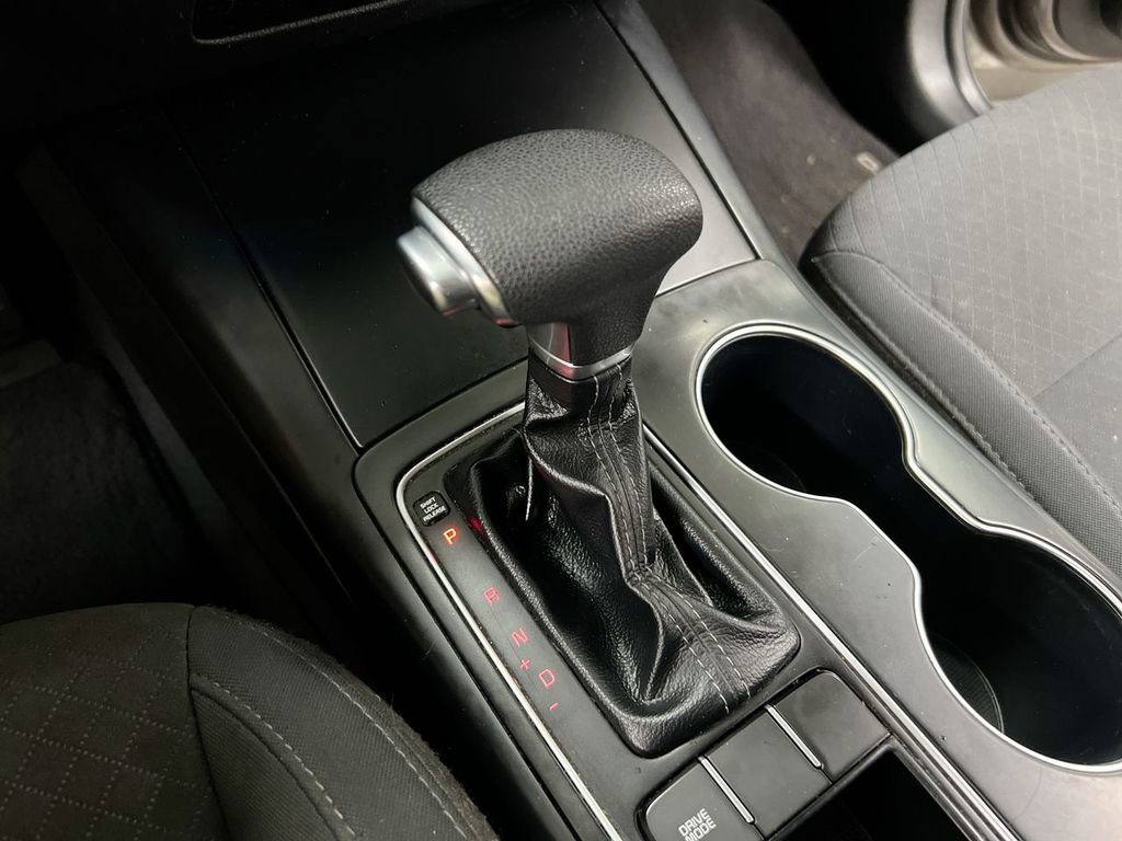 Used 2019 Kia Sorento LX image 17