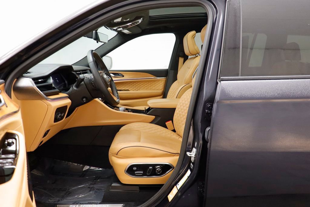 Used 2024 Jeep Grand Cherokee L Summit image 5